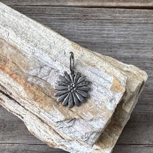 Silpada Sterling Silver 925 Daisy Flower Pendant